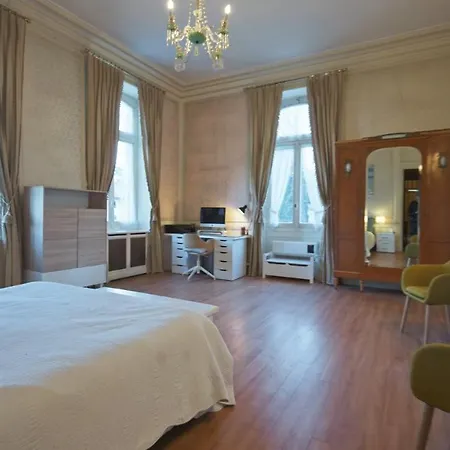 فيلة Casas
