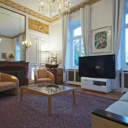 Casas نيس